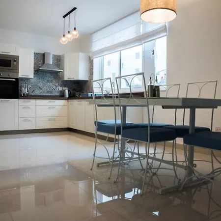 Lovely 1bed Maisonette Qawra By Homely Σεντ Πόλς Μπέι