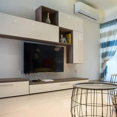 Lovely 1bed Maisonette Qawra By Homely * St. Paul's Bay